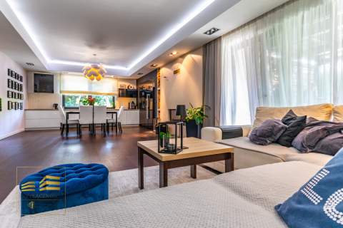 Dom wolnostojący 336 m2, z basenem w Konopnicy