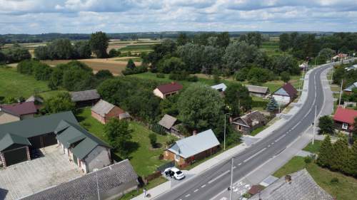 Drewniany dom na działce w Świeciechowie Dużym.