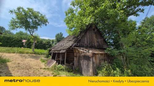 61 arów gruntów pośród gór z domem do remontu