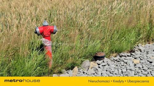 Uzbrojona działka budowlana wśród łąk bisko miasta