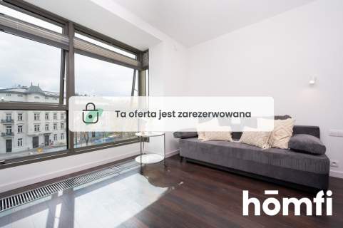 Nowoczesne studio w budynku z basenem i siłownią