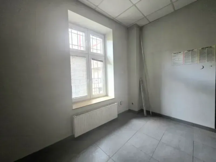 Kamienica z lok. frontowym, duży parking, Tarnów
