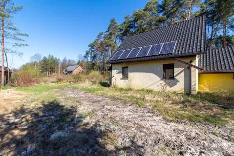 Dom z Energią ze Słońca i Lasem za Oknem- Zielona