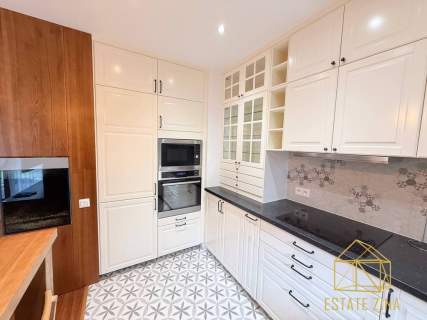 Przestronny apartament z prywatnym ogrodem