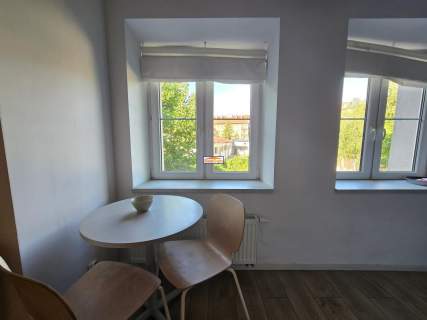 Nowoczesna kawalerka Placu Inwalidów