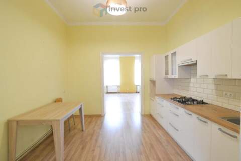 1 piętro, zadbana kamienica, 90 m2