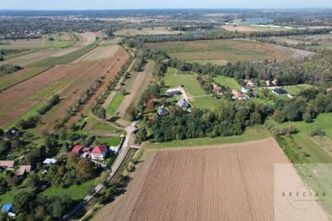 Działka budowlana z budynkiem gospodarczym - ok. 10 ar - Tarnów,...
