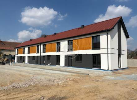 Segment środkowy 105 m 4 pokoje działka 200 m