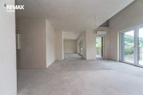 Duże mieszkanie z balkonem, antresolą i loggią