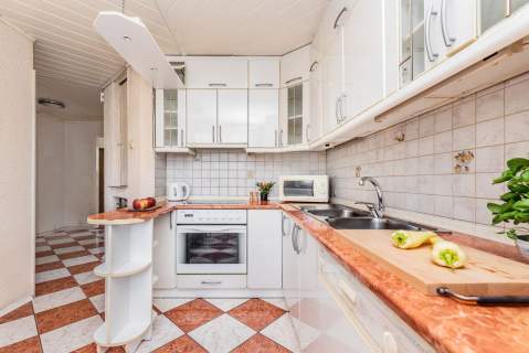 Oddzielna kuchnia, 2 balkony, piwnica, 61 m