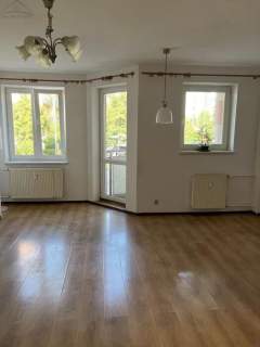 Na wynajem 2-pokojowe mieszkanie - 43 m2, parter z balkonem