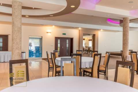 Hotel z restauracją 1500 m - duża działka 4400 m 