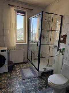 Dom z 3 niezależnymi wejściami na 2 bądź 3 rodzin