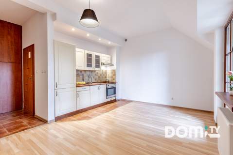 Przestronne, duża komórka lokatorska, balkon