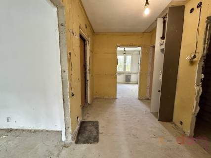 Mieszkanie trzypokojowe na pierwszym piętrze