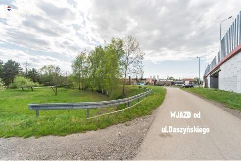 Dom lub biuro z dużym ogrodem w centrum Komorowic