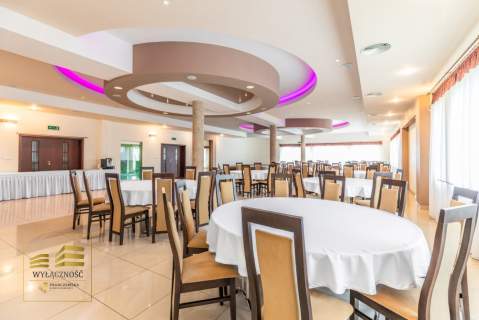 Hotel z restauracją 1500 m - duża działka 4400 m 