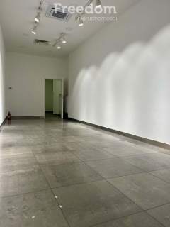 Lokal usługowo-handlowy na parterze 69 m , Ozimska