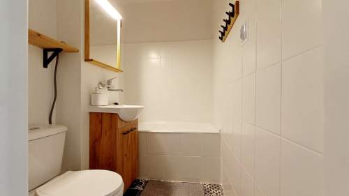 Kawalerka z oddzielną kuchnią i balkonem- Solec 79