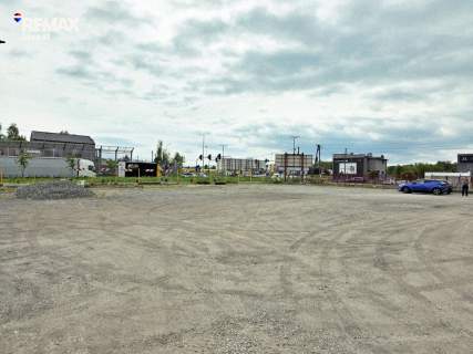 Budynek plac przy DK75 biznes, który widać