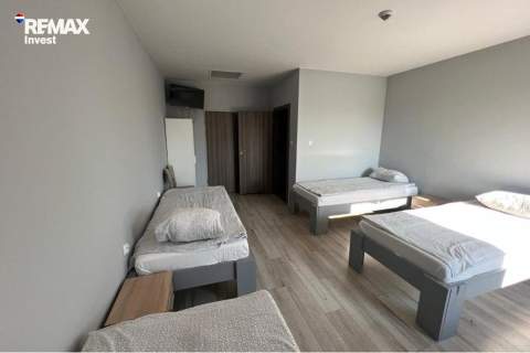Budynek komercyjny działający hotel pracowniczy