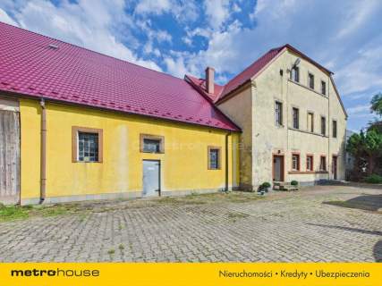 Przypałacowy folwark w Zagrodnie na 1,5 ha gruntu