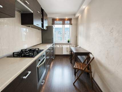 na sprzedaż 45m2 / 2 pokoje / przy parku