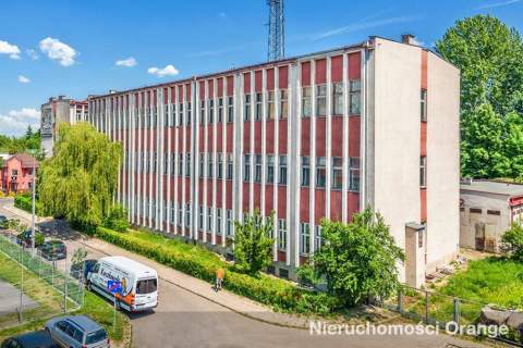 Duży budynek biurowo-mieszkalny w centrum