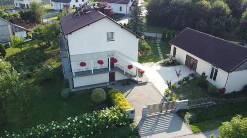 DOM NA SPRZEDAŻ SZCZEREŻ - Z PIĘKNYMI WIDOKAMI W OTOCZENIU SADÓW