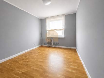 Przestronne mieszkanie z balkonem/ Osadnicza