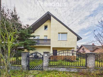 Przestronny dom z garażem i ogrodem - Niemodlin