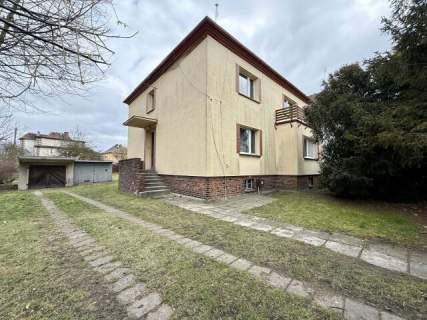 Piętro domu, garaż, ogrodek