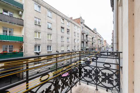 Kawalerka z balkonem na 1 piętrze