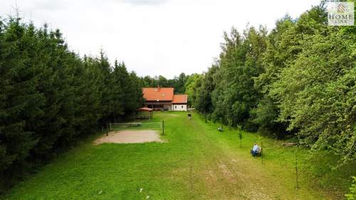 Mazury-malownicza działka blisko jeziora i lasu.