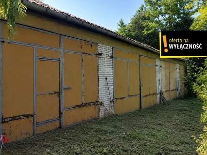 Dom z zabudowaniami gospodarczymi   Dziewięczyce