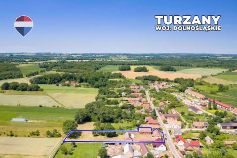 Dom z zabudowaniami, duża działka i wiejski klimat