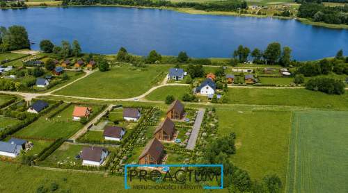 Działka nad jeziorem z fundamentem, W E, Mazury