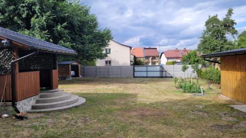 Sprzedam działkę zabudowaną o pow. 900m2