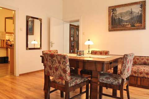 Kamienica inwestycyjna parking 8 aut - centrum