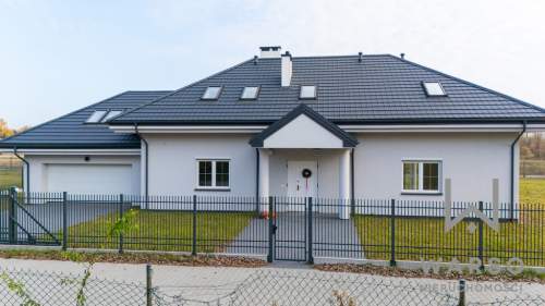 Dostępny od zaraz. Wolnostojący garaż na 2 auta.