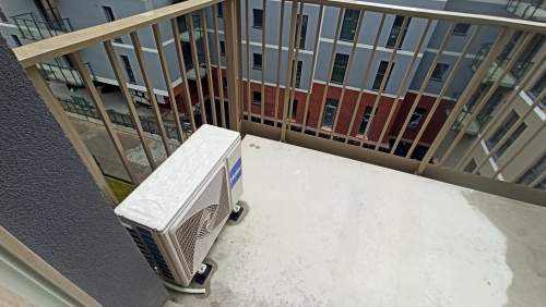2 pokoje z klimatyzacją na ostatnim piętrze okna na południe