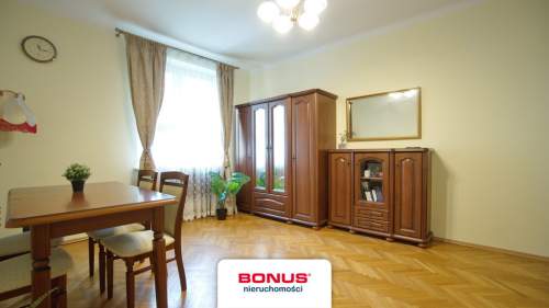 Śródmieście, 2 pokoje, 1 piętro, Spokojna.