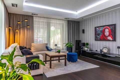 Dom wolnostojący 336 m2, z basenem w Konopnicy
