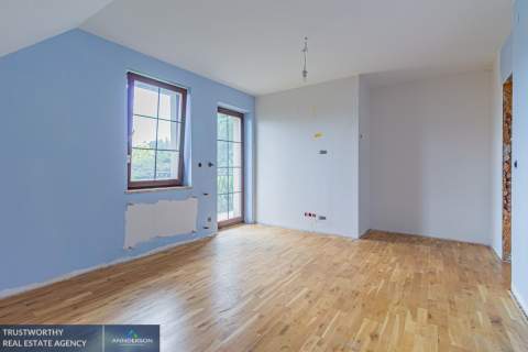 Pychowice, przestronny dom 260 m2, działka 8 ar