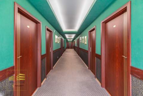 Hotel z restauracją 1500 m - duża działka 4400 m 
