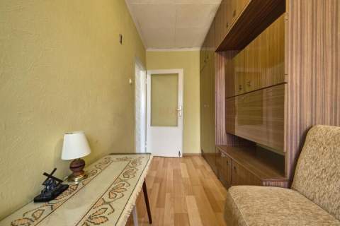 2 pokoje Balkon Piwnica Oddzielna kuchnia Cicha okolica
