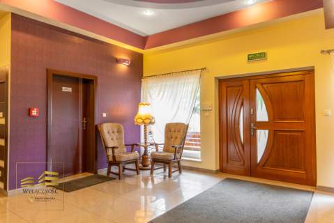 Hotel z restauracją 1500 m - duża działka 4400 m 