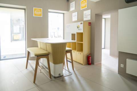 Dwupoziomowy lokal z parkingiem przy Agorze Bytom