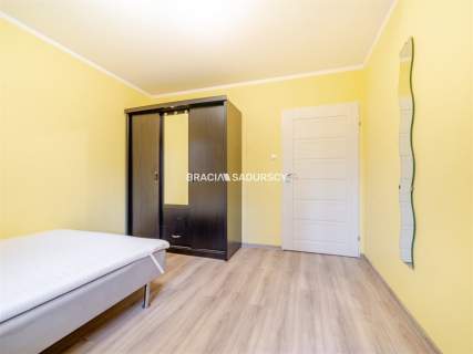 Ustawne 2 pokojowe mieszkanie w apartamentowcu.
