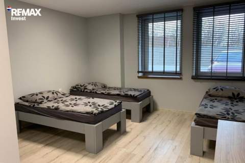 Budynek komercyjny działający hotel pracowniczy